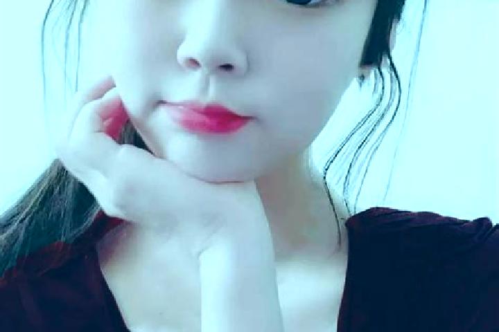 Lily, 33, a red blue-eyed asian companion based in Zongwulong. Offering A-Level, Party Girl. Available for incall and outcall, day and evening dates.