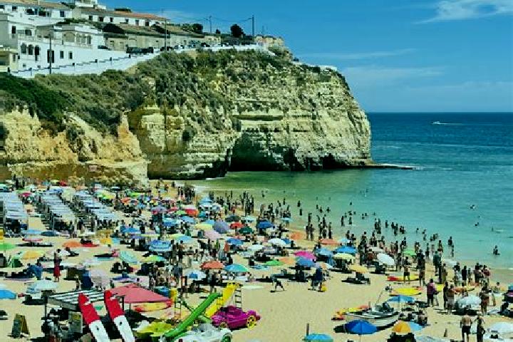 Lily, 33 — Escort in Moleanos, Portugal