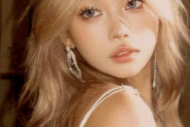 Lily, 34, a blonde brown-eyed asian companion based in Malvan. Offering Massage, Striptease. Available for incall and outcall, day and evening dates.