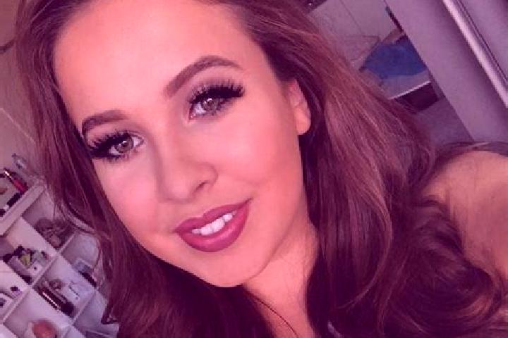 Lily, 34, a red brown-eyed mixed companion based in Ellhofen. Offering Girlfriend Experience, Striptease, Erotic Massage, Tantra, Party Girl. Available for i...