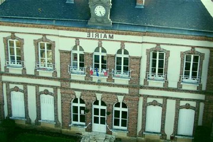 Lily, 34 — Escort in Prunay-le-Gillon, France