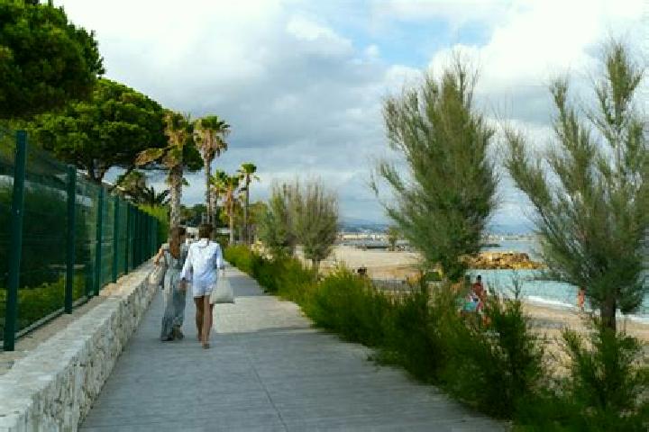 Lily, 34 — Escort in Villeneuve-Loubet, France