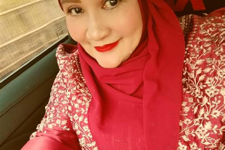 Lily, 35 — Escort in Jatisari, Indonesia
