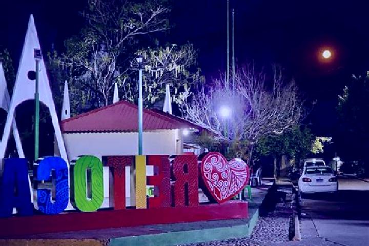 Lily, 35 — Escort in Reitoca, Honduras