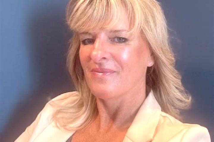 Lily, 35 — Escort in Wardle, United Kingdom