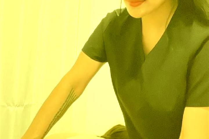 Lily, 36, a brunette dark-eyed mixed companion based in Certaldo. Offering OWO, Erotic Massage, Girlfriend Experience, Massage. Available for incall and outc...
