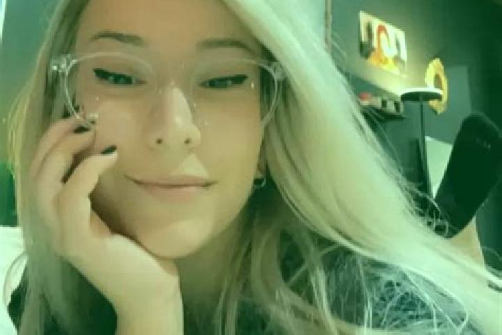 Lily, 36, a platinum blonde amber-eyed latina companion based in Ballancourt-sur-Essonne. Offering Tantra, Couples, Massage. Available for incall and outcall...