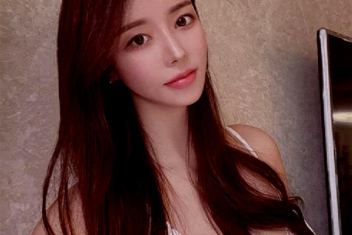 Lily, 36 — Escort in Tanggeung, Indonesia