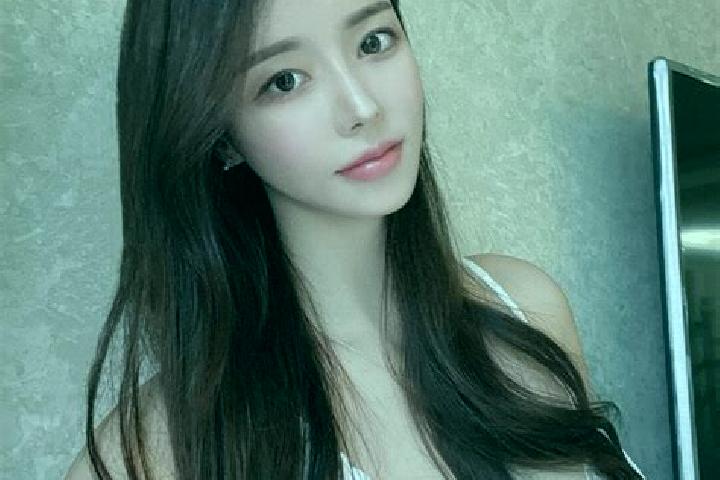 Lily, 36 — Escort in Xiejiawan, China