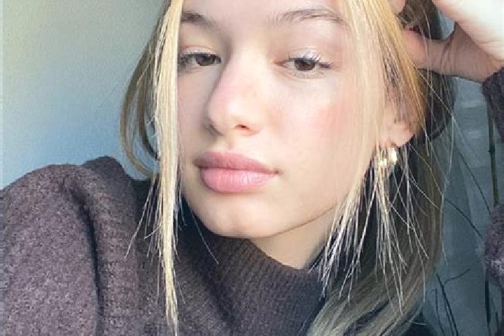 Lily, 37, a blonde brown-eyed middle eastern companion based in Andezeno. Offering Striptease, Massage, Couples. Available for incall and outcall, day and ev...