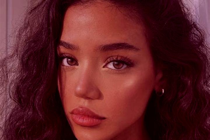 Lily, 37, a red brown-eyed ebony companion based in Selles-sur-Cher. Offering OWO, Tantra, CIM. Available for incall and outcall, day and evening dates.