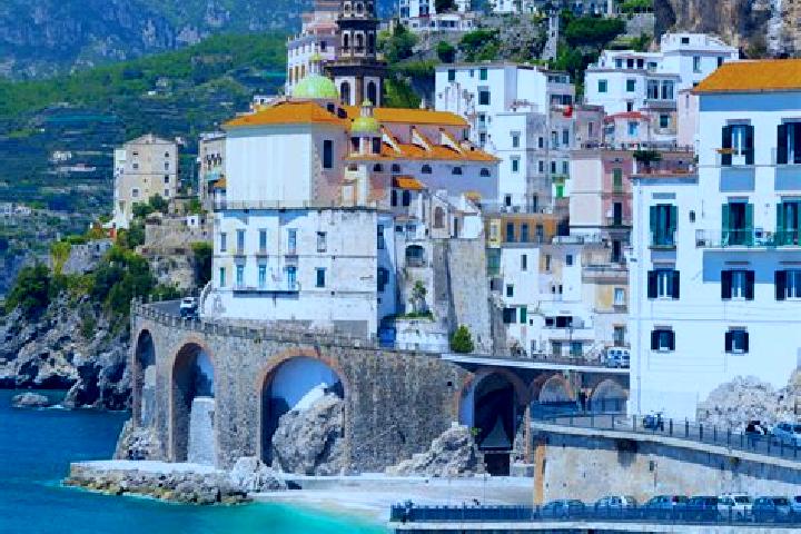 Lily, 37 — Escort in Lograto, Italy
