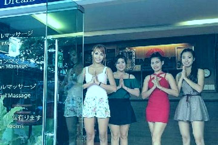 Lily, 38, a auburn grey-eyed indian companion based in Bojonegoro. Offering Erotic Massage, Overnight, A-Level, Girlfriend Experience. Available for incall a...