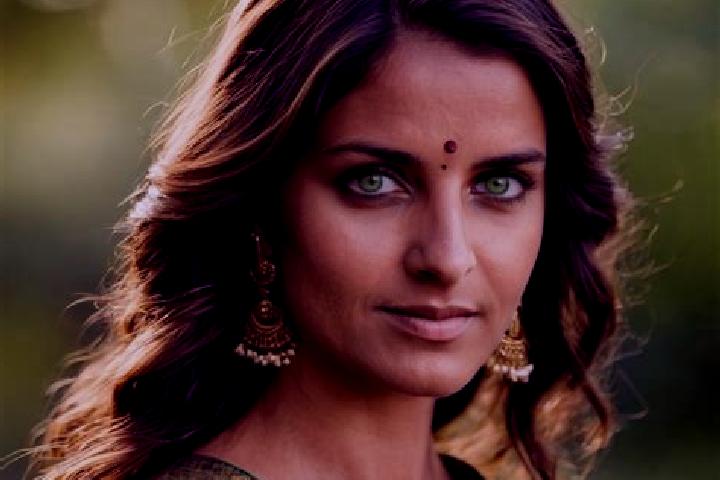 Lily, 38, a chestnut green-eyed indian companion based in Bellcaire d Urgell. Offering Dinner Date, Duos. Available for incall and outcall, overnight booking...