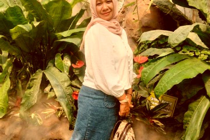 Lily, 38 — Escort in Diwek, Indonesia