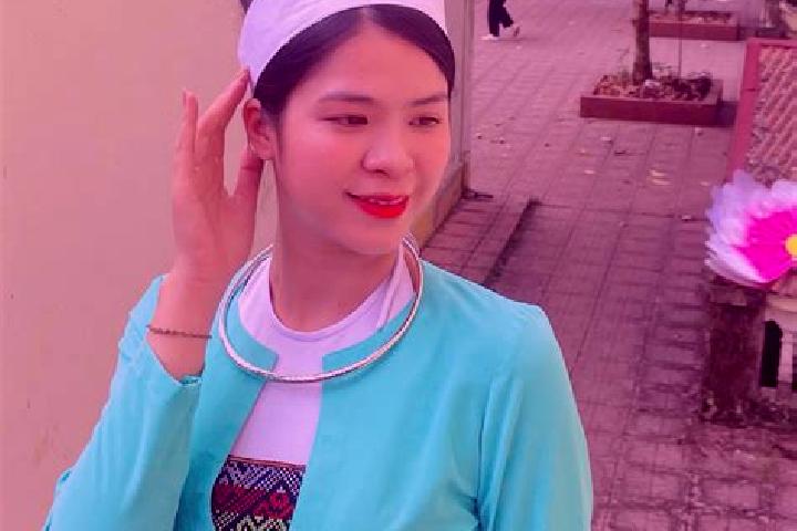 Lily, 38 — Escort in Muong Khen, Vietnam
