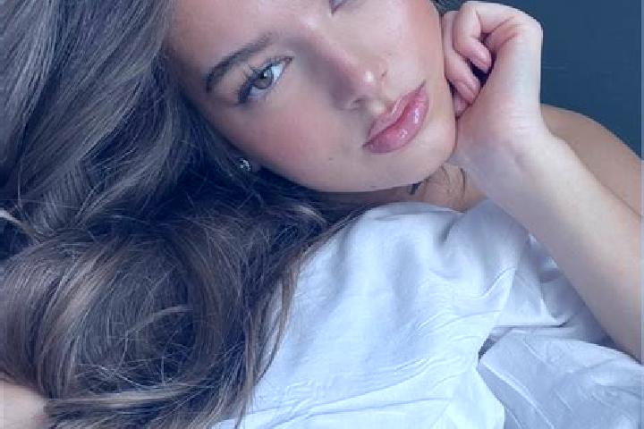 Lily, 39, a brunette hazel-eyed mixed companion based in Meaux. Offering Girlfriend Experience, Deep French Kissing, Massage. Available for incall and outcal...