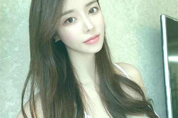 Lily, 39 — Escort in Axia, China