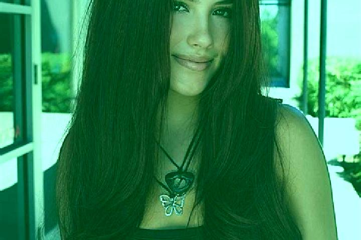 Lucy, 20, a auburn dark-eyed mixed companion based in Sula. Offering BDSM, GFE, Massage. Available for incall and outcall, overnight bookings available.