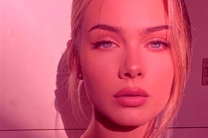 Lucy, 20, a blonde brown-eyed european companion based in Iteuil. Offering Massage, Duos, CIM. Available for incall and outcall, day and evening dates.