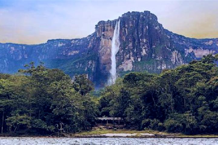 Lucy, 20 — Escort in La Sabana, Venezuela