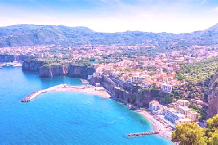 Lucy, 20 — Escort in Piano di Sorrento, Italy