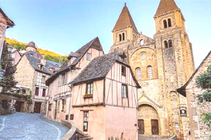 Lucy, 20 — Escort in Villecroze, France