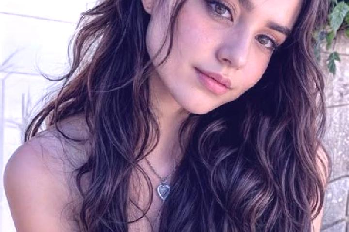 Lucy, 21, a dark blonde hazel-eyed middle eastern companion based in Evenley. Offering Massage, Travel Companion, Tantra. Available for incall and outcall, d...