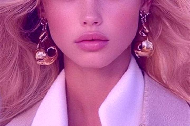Lucy, 22, a blonde amber-eyed caribbean companion based in Lindfield. Offering OWO, Tantra, CIM, Dinner Date. Available for incall and outcall, overnight boo...