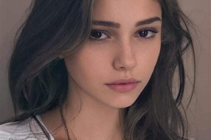 Lucy, 22, a chestnut dark-eyed slavic companion based in Kodigenahalli. Offering Duos, OWO, Dinner Date. Available for incall and outcall, day and evening da...
