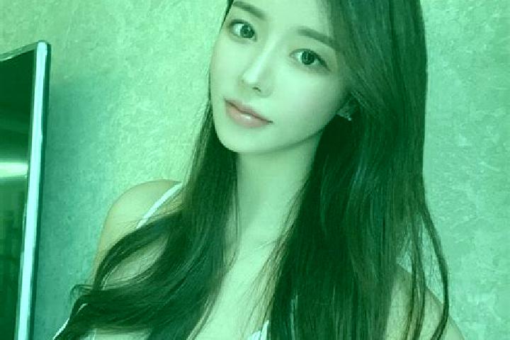 Lucy, 22 — Escort in Gulaobei, China