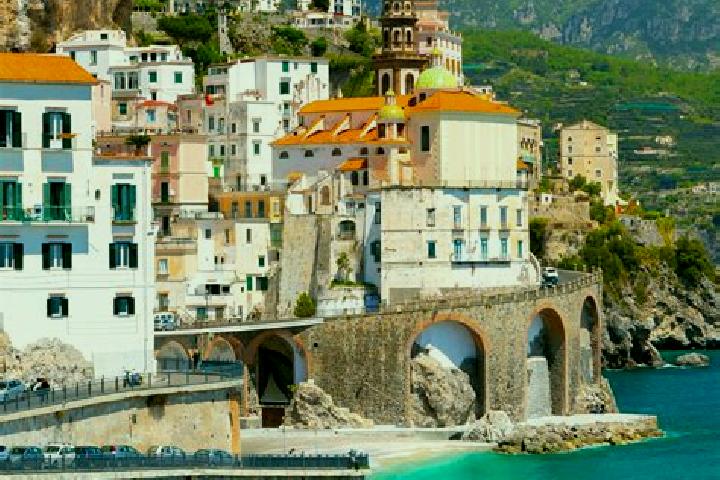 Lucy, 22 — Escort in None, Italy
