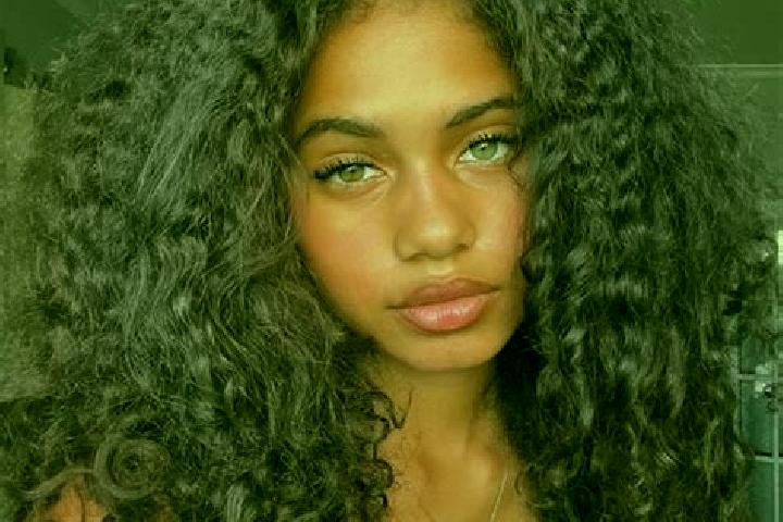 Lucy, 23, a chestnut blue-eyed ebony companion based in Berrocal. Offering Erotic Massage, Couples, Tantra, Overnight, Party Girl. Available for incall and o...
