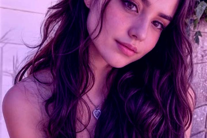 Lucy, 23, a dark blonde hazel-eyed middle eastern companion based in Thiembronne. Offering Domination, Girlfriend Experience, Erotic Massage, BDSM. Available...