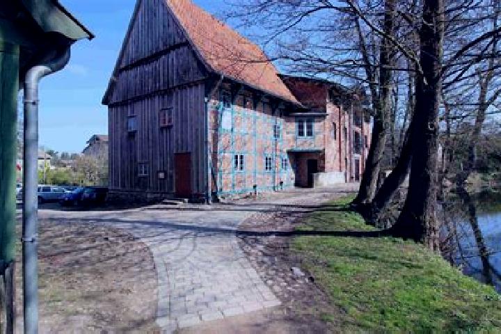 Lucy, 23 — Escort in Klein Roennau, Germany