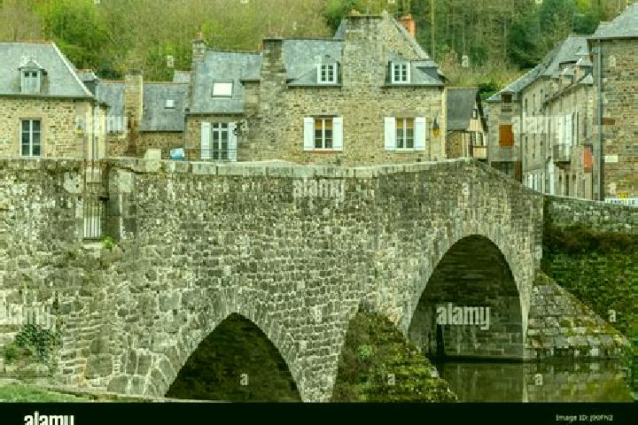 Lucy, 23 — Escort in Lanvallay, France