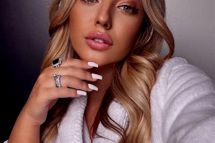 Lucy, 23 — Escort in Natalyne, Ukraine