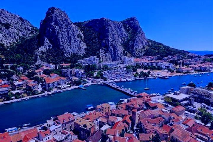 Lucy, 23 — Escort in Omis, Croatia