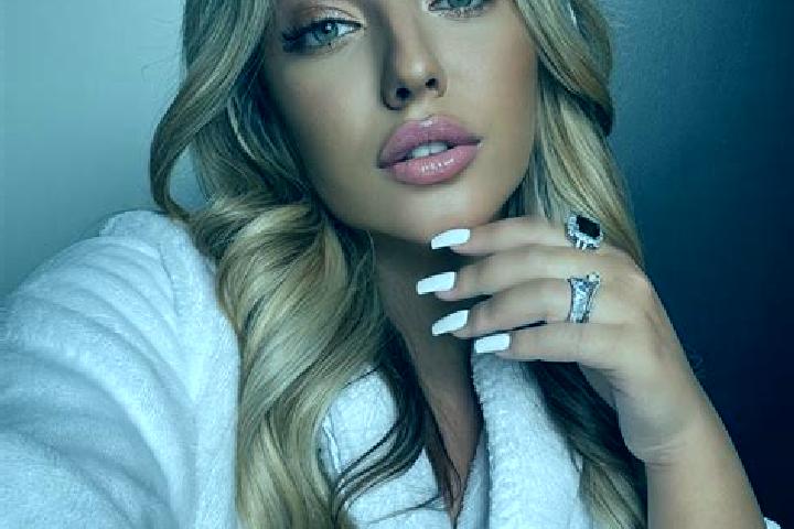 Lucy, 23 — Escort in Strezhevoy, Russia
