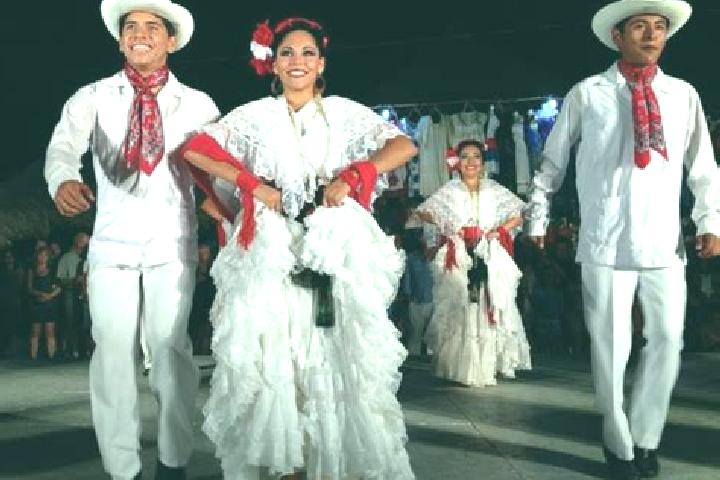 Lucy, 23 — Escort in Tenixtepec, Mexico
