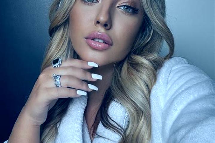 Lucy, 23 — Escort in Zhovtneve, Ukraine