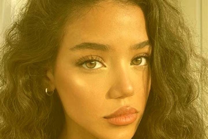 Lucy, 24, a red brown-eyed ebony companion based in Hamm (Sieg). Offering A-Level, Massage, Deep French Kissing. Available for incall and outcall, day and ev...
