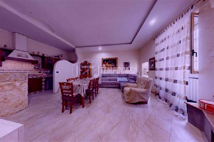 Lucy, 24 — Escort in Acquaviva delle Fonti, Italy