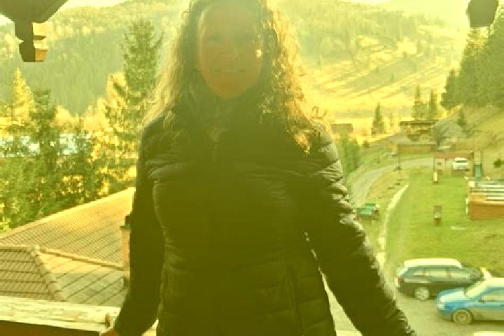 Lucy, 24 — Escort in Bretcu, Romania
