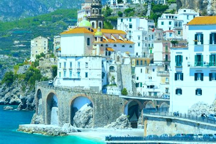 Lucy, 24 — Escort in Caines, Italy