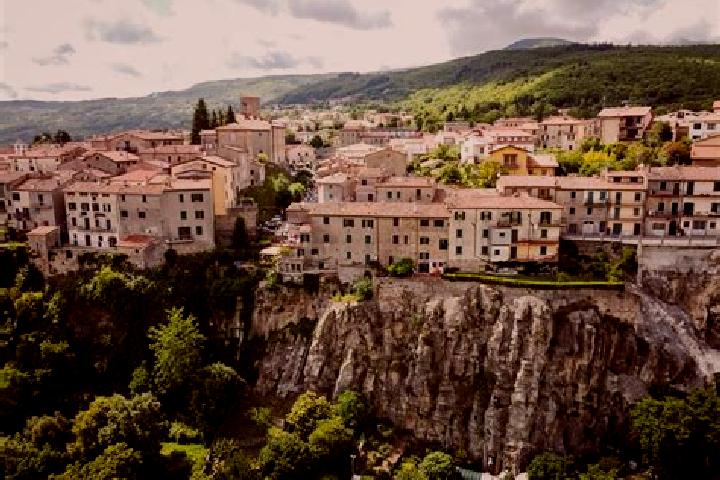 Lucy, 24 — Escort in Capo di Ponte, Italy