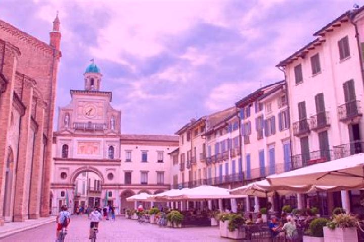 Lucy, 24 — Escort in Crema, Italy