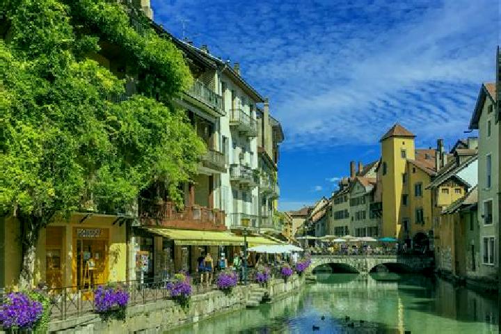 Lucy, 24 — Escort in Guerville, France