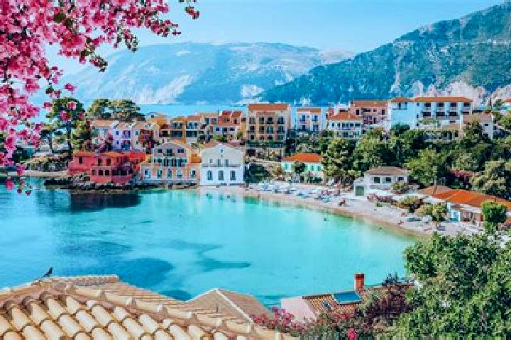 Lucy, 24 — Escort in Krestena, Greece