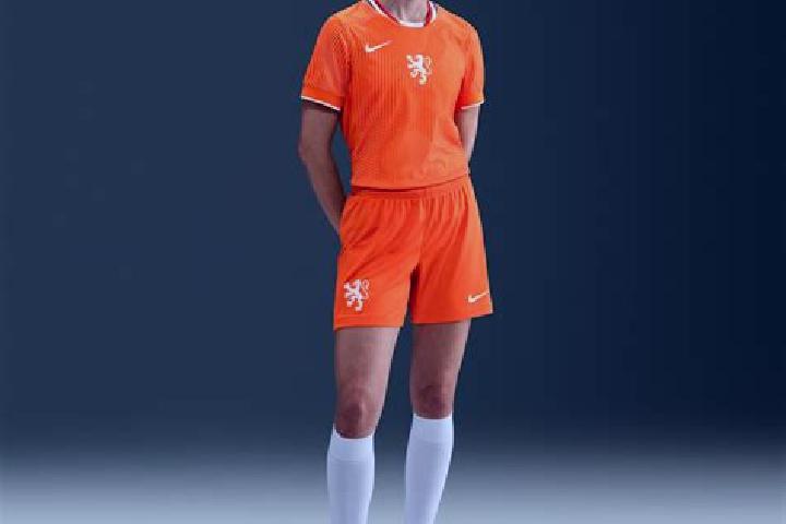 Lucy, 24 — Escort in Oostermeenthe, Netherlands